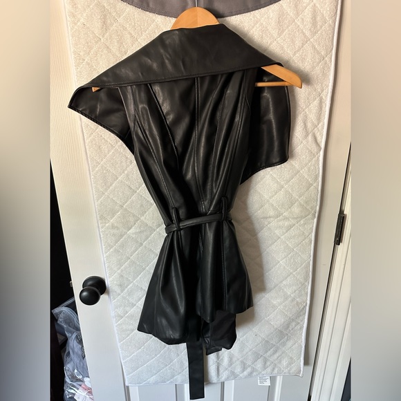 Belted vegan leather sleeveless trench vest - Picture 2 of 3